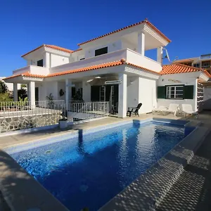 Nina Villa